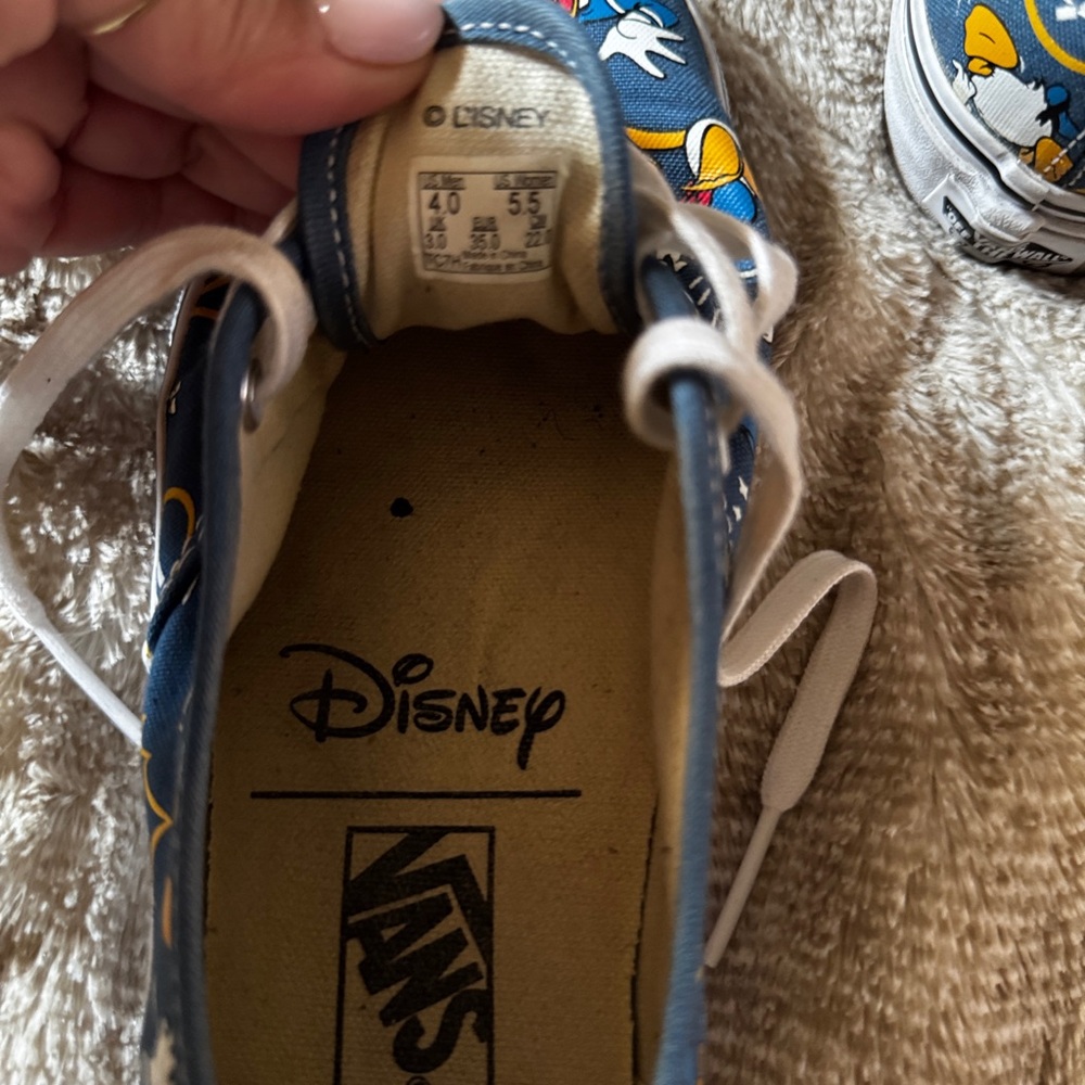 Vans Kids Sneakers - Donald Duck. Blue and White
